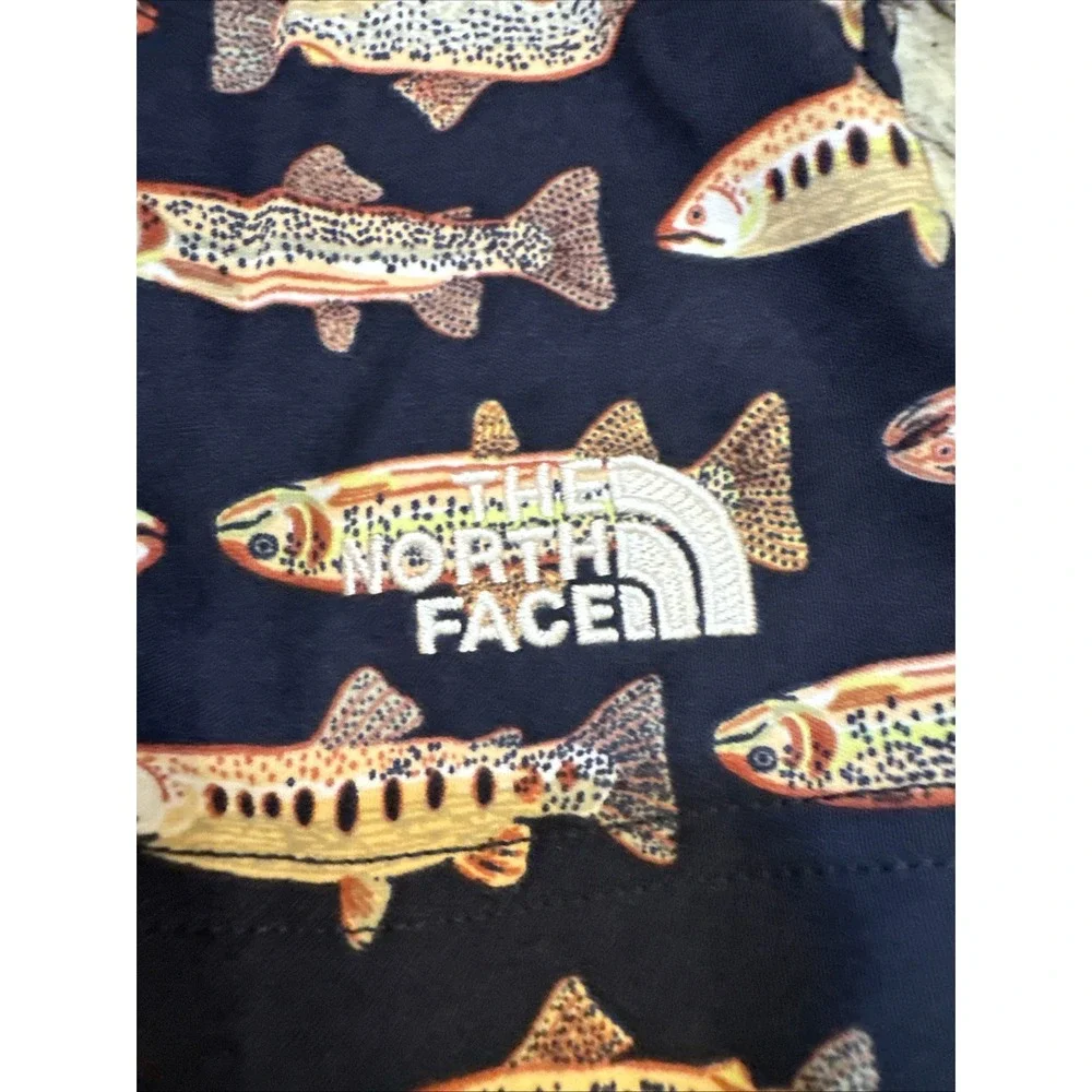 THE NORTH FACE Shorts Mens XL Classic V All-Over Fish Print Tech NEW Navy Blue